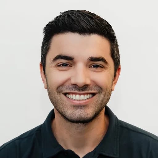 John Ikosipentarhos headshot